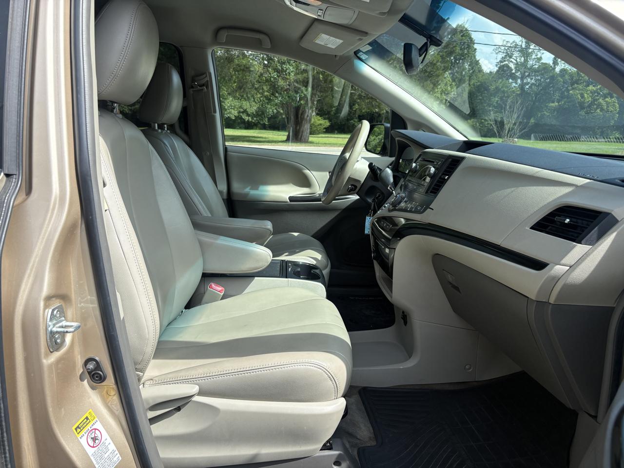 Toyota Sienna LE FWD 8-Passenger V6 2014