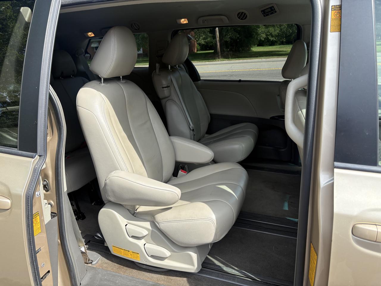 Toyota Sienna LE FWD 8-Passenger V6 2014
