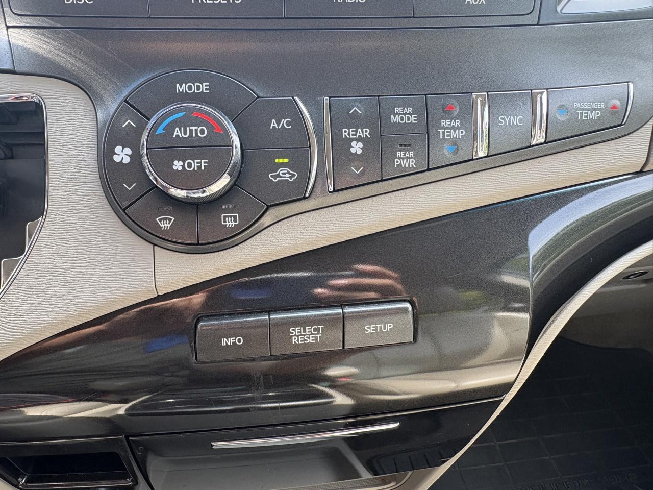 Toyota Sienna LE FWD 8-Passenger V6 2014