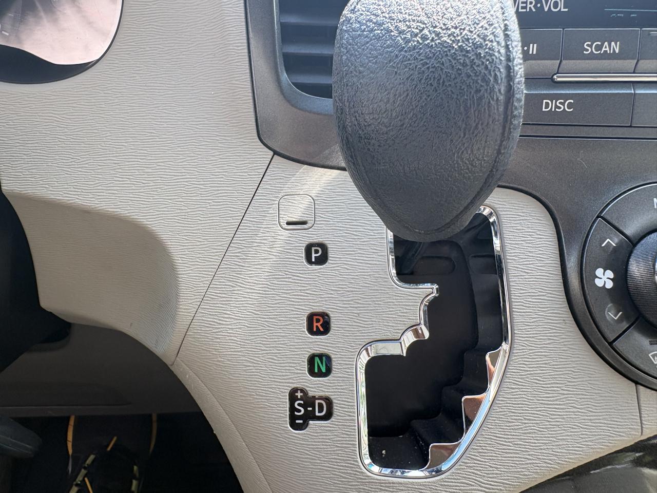 Toyota Sienna LE FWD 8-Passenger V6 2014