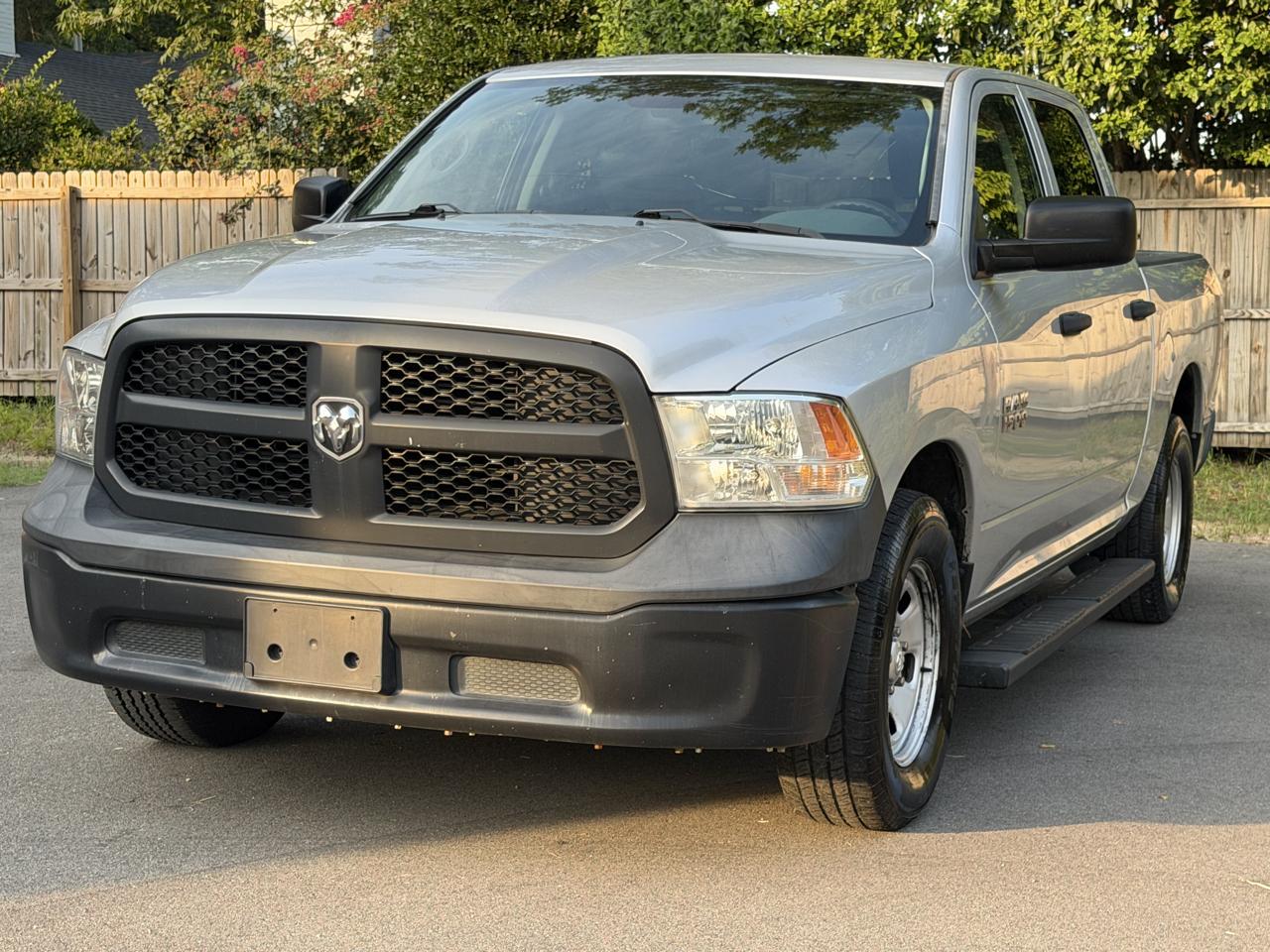 RAM 1500 Tradesman Crew Cab SWB 2WD 2016