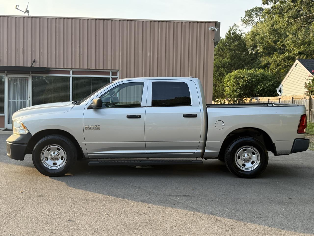 RAM 1500 Tradesman Crew Cab SWB 2WD 2016