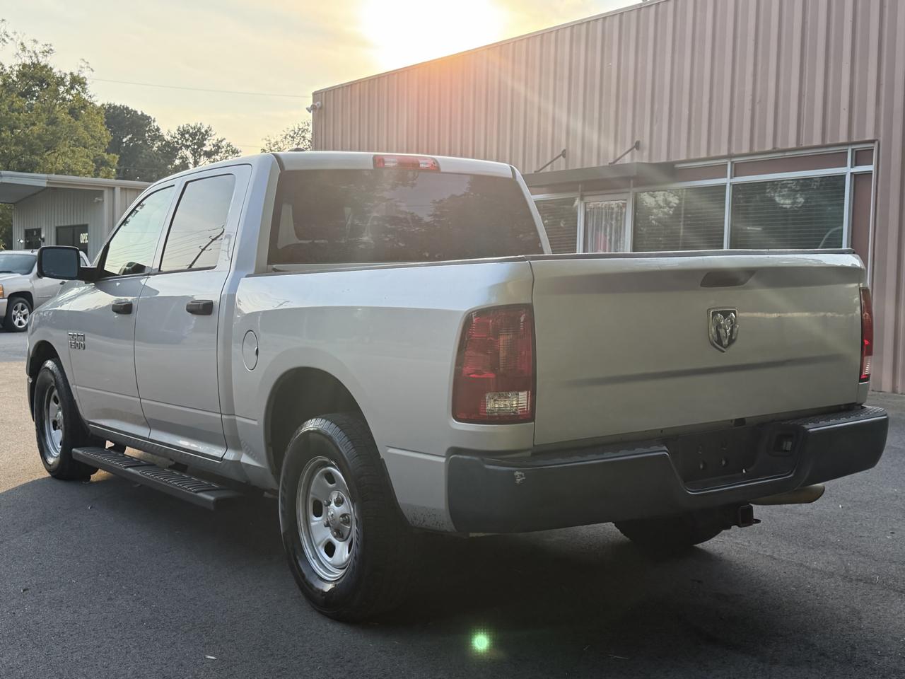RAM 1500 Tradesman Crew Cab SWB 2WD 2016