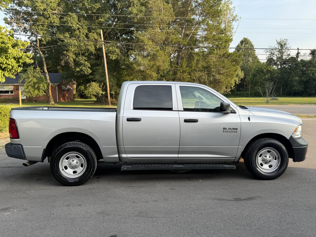 RAM 1500 Tradesman Crew Cab SWB 2WD 2016