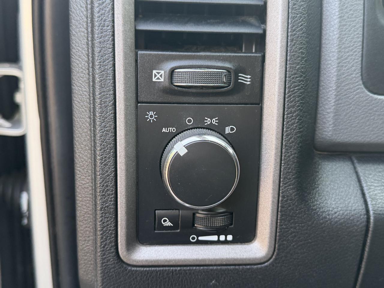RAM 1500 Tradesman Crew Cab SWB 2WD 2016