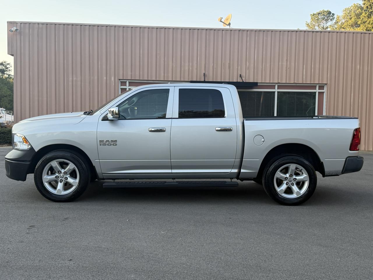 RAM 1500 Tradesman Crew Cab SWB 2WD 2016