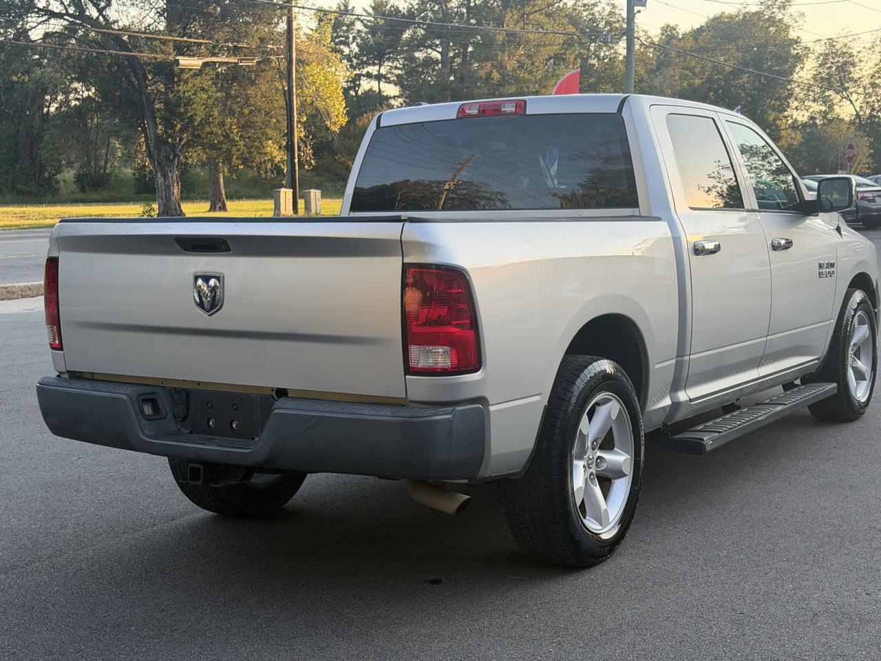 RAM 1500 Tradesman Crew Cab SWB 2WD 2016