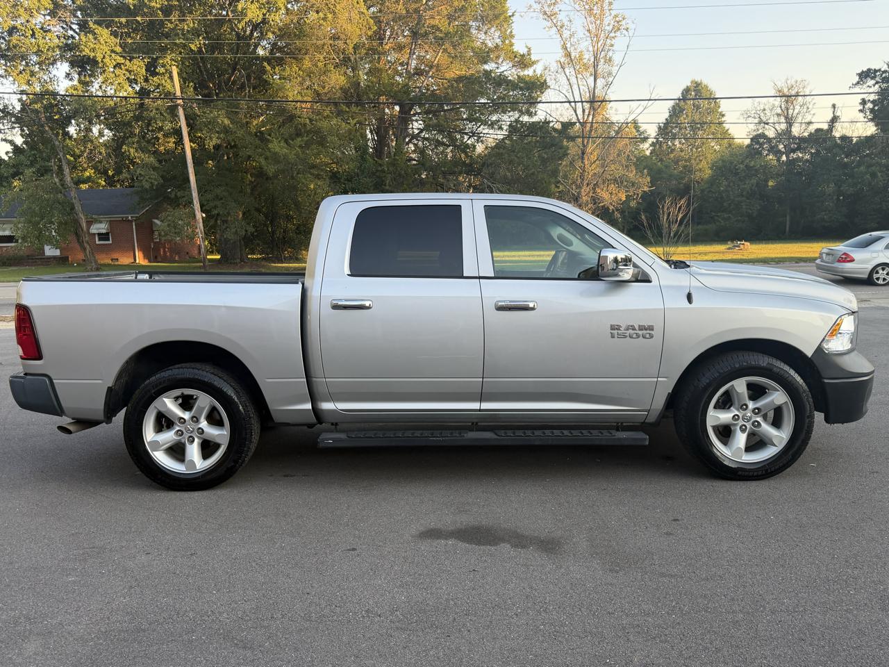 RAM 1500 Tradesman Crew Cab SWB 2WD 2016