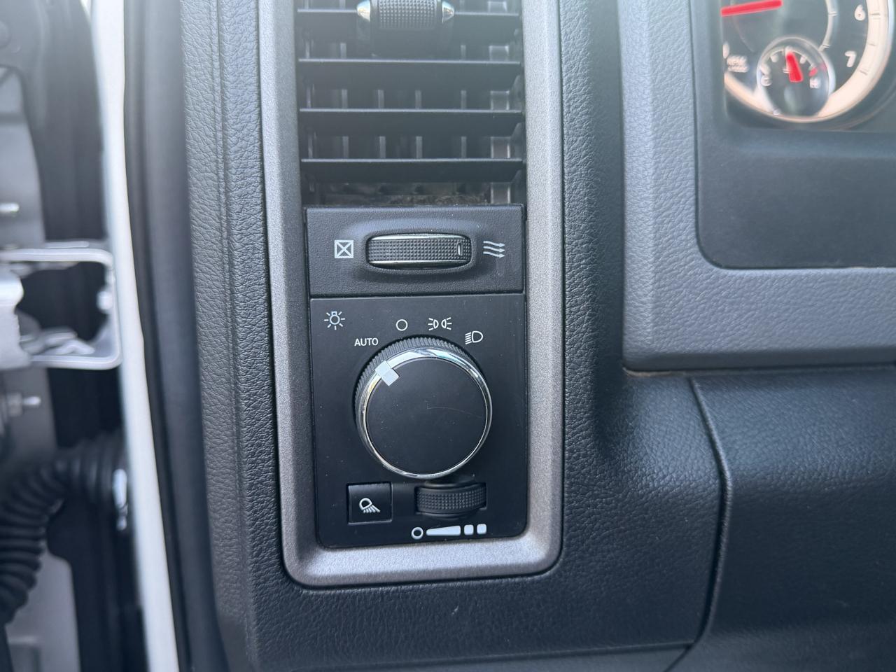 RAM 1500 Tradesman Crew Cab SWB 2WD 2016