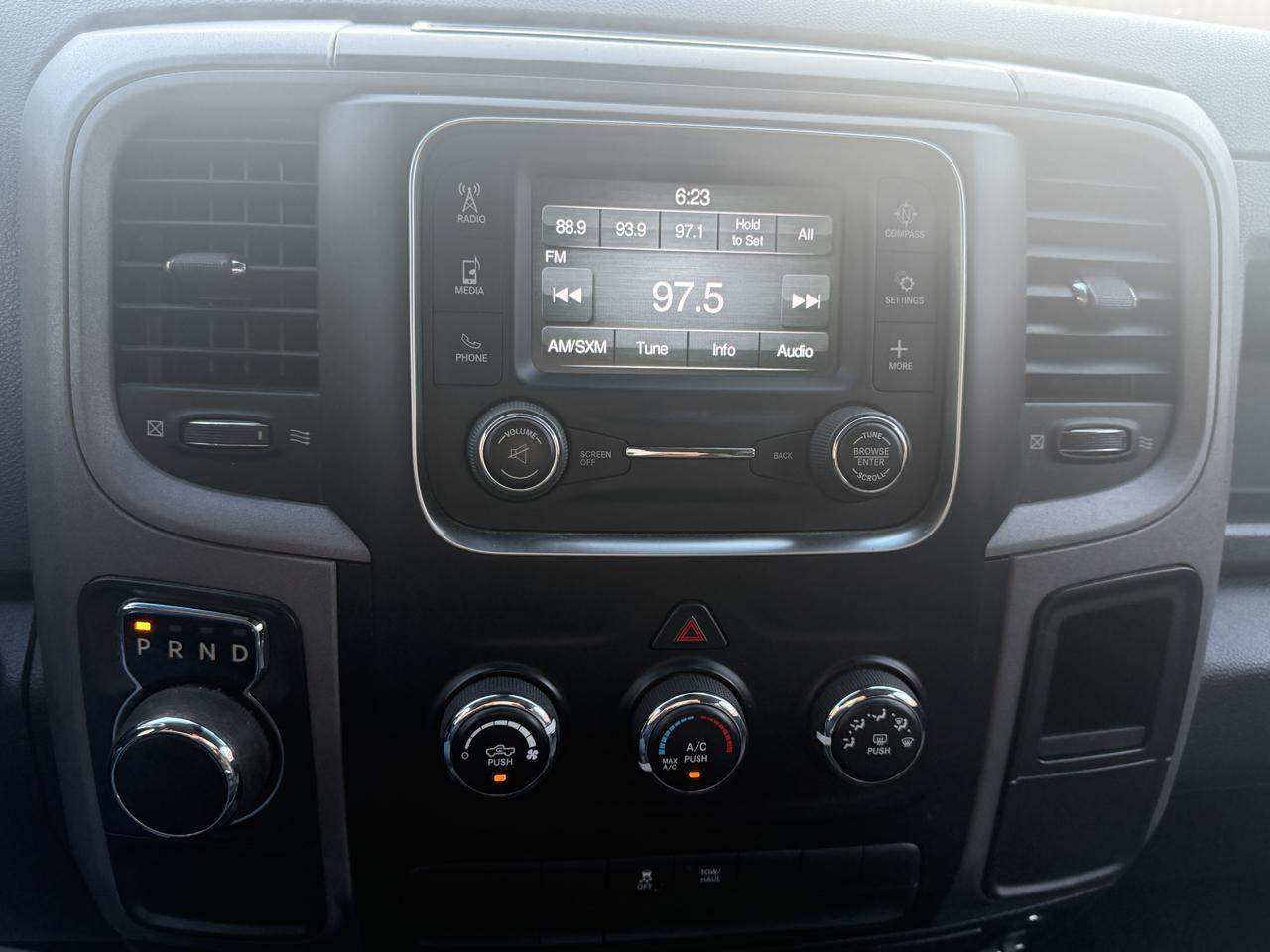 RAM 1500 Tradesman Crew Cab SWB 2WD 2016