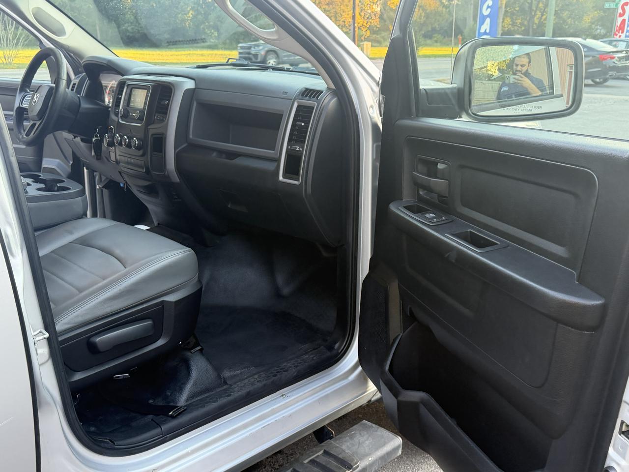 RAM 1500 Tradesman Crew Cab SWB 2WD 2016