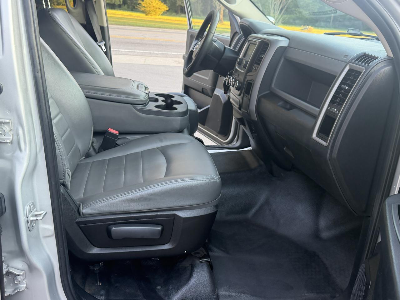 RAM 1500 Tradesman Crew Cab SWB 2WD 2016