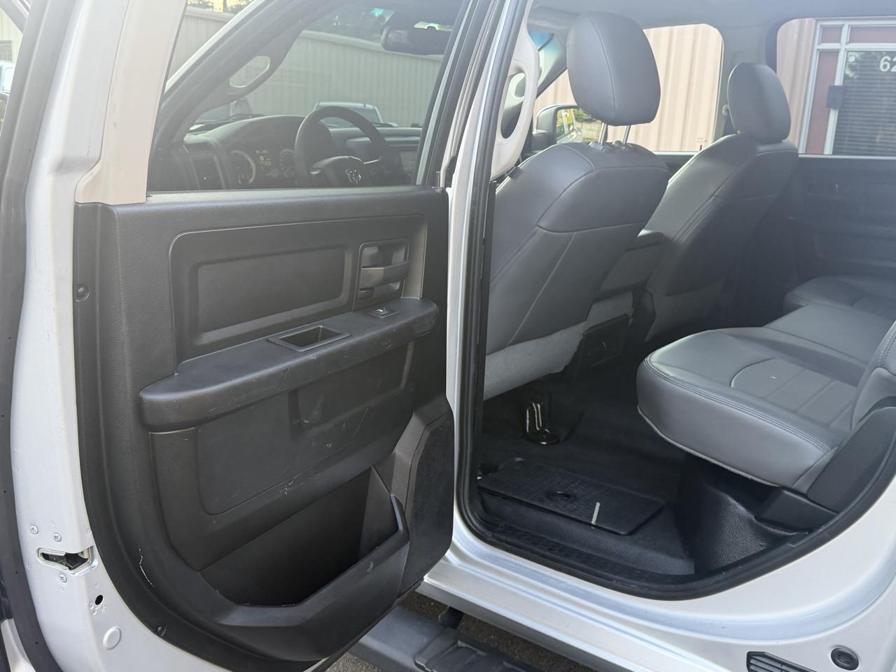RAM 1500 Tradesman Crew Cab SWB 2WD 2016