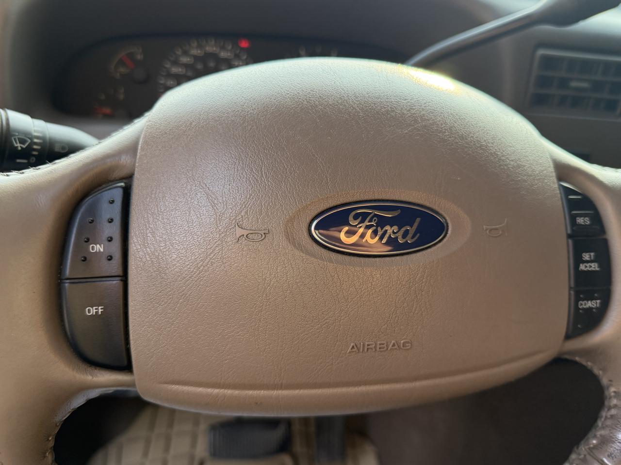 Ford F-250 SD XL Crew Cab 4WD 2004