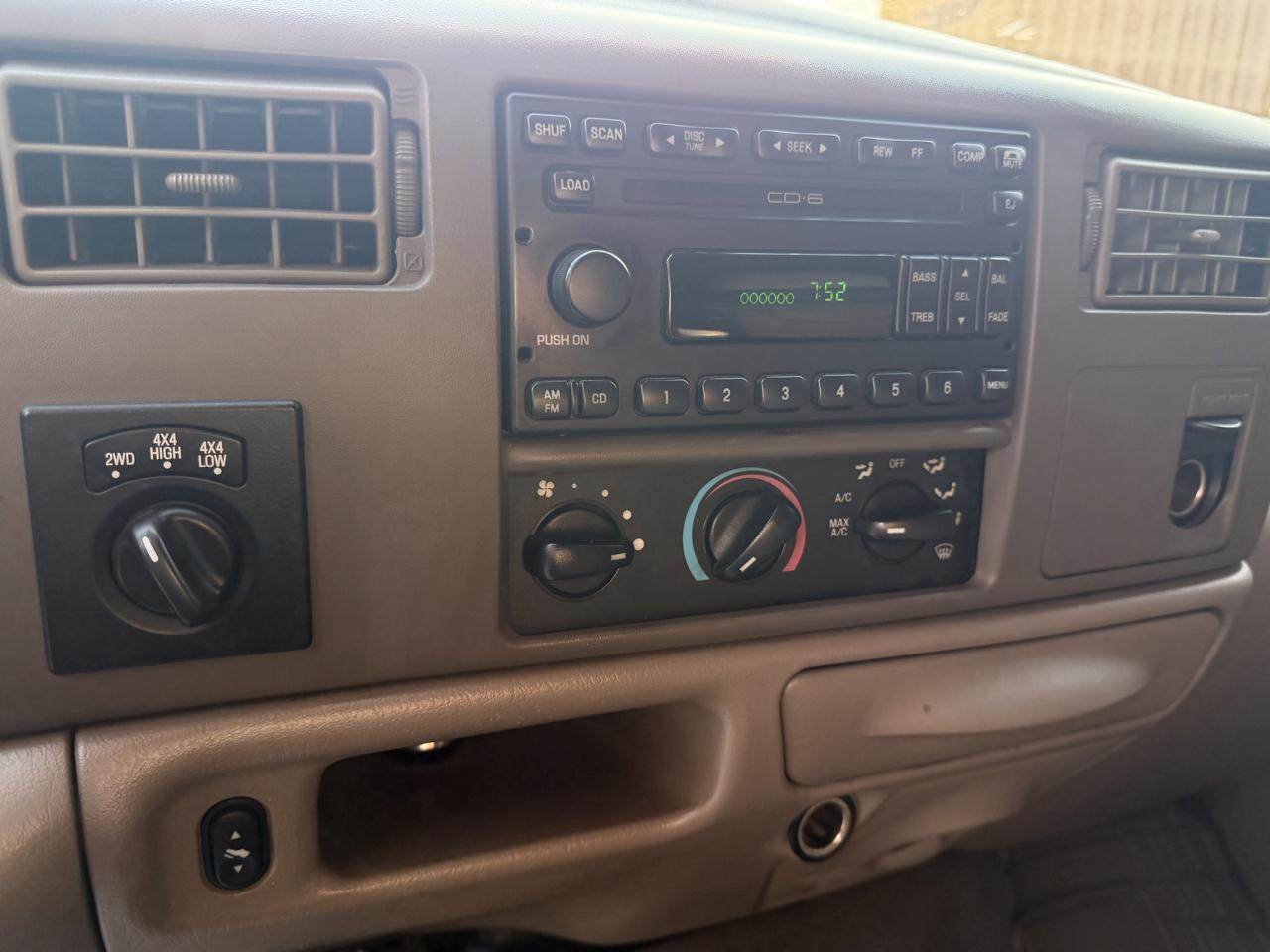 Ford F-250 SD XL Crew Cab 4WD 2004