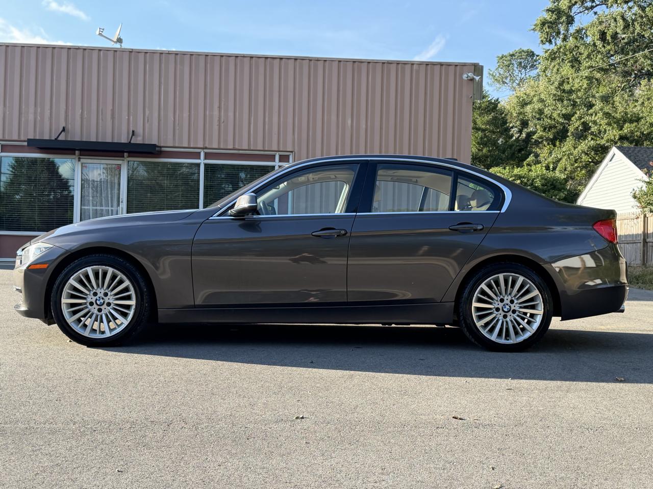 BMW 3-Series 328i xDrive Sedan 2013