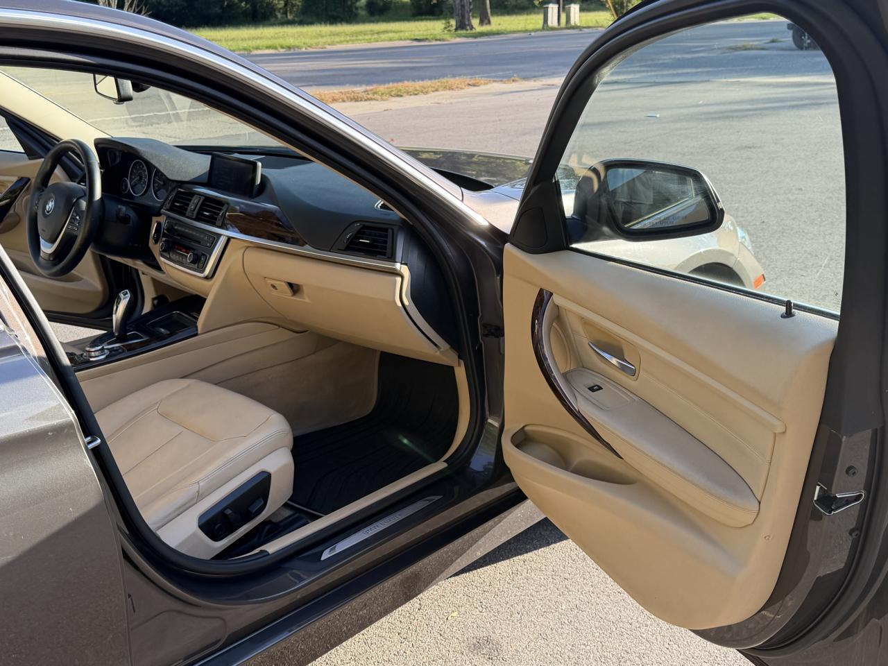 BMW 3-Series 328i xDrive Sedan 2013