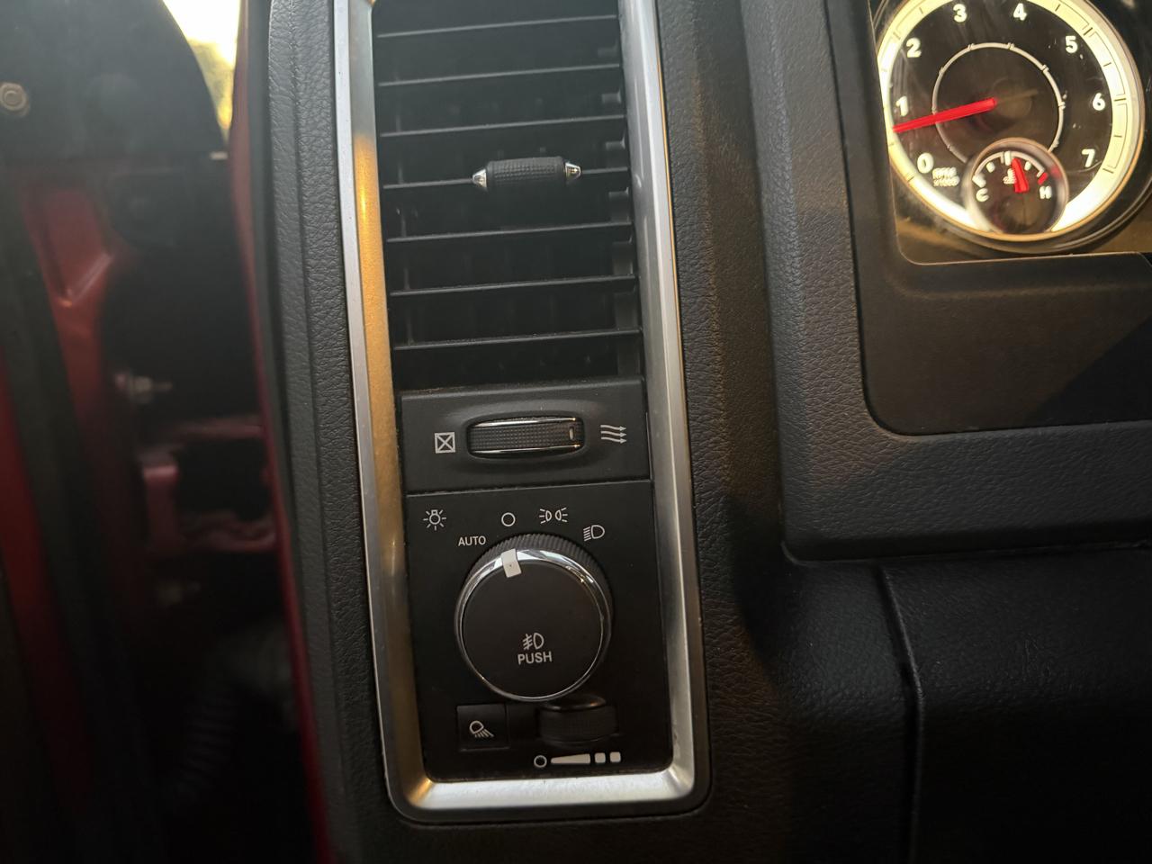 RAM 1500 SLT Quad Cab 2WD 2014