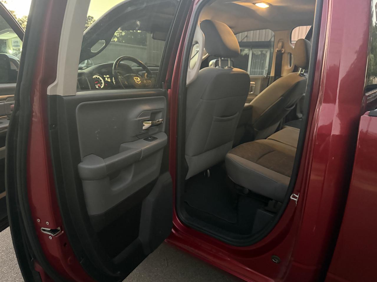 RAM 1500 SLT Quad Cab 2WD 2014