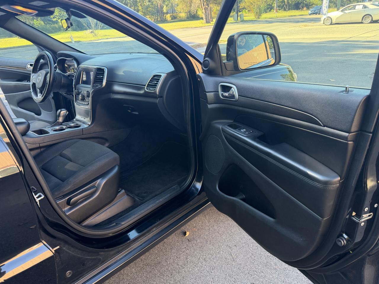 Jeep Grand Cherokee Laredo 2WD 2018