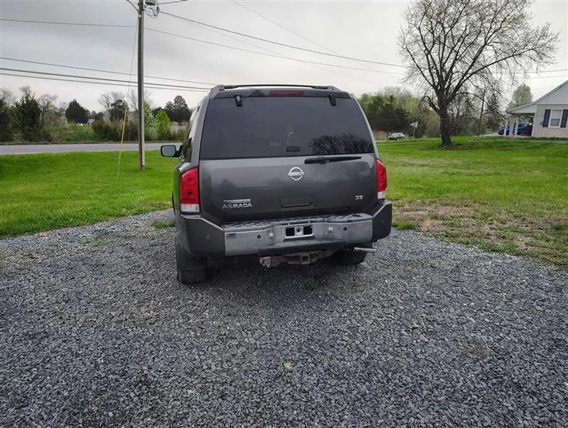 Nissan Armada  2004