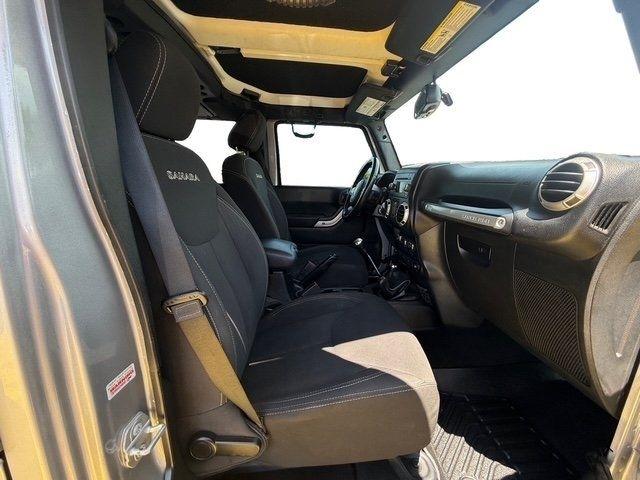 Jeep Wrangler photo 11
