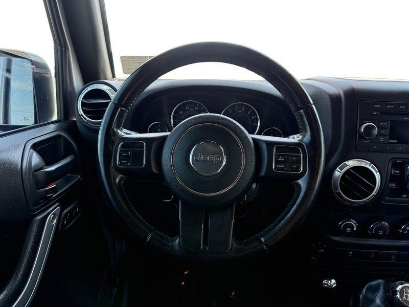 Jeep Wrangler photo 12