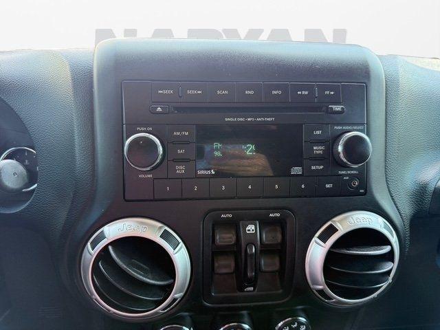 Jeep Wrangler photo 16