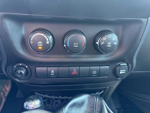 Jeep Wrangler photo 17