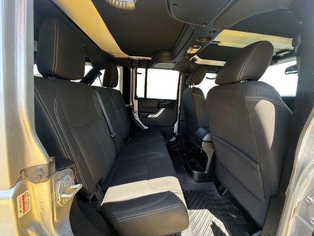 Jeep Wrangler photo 20