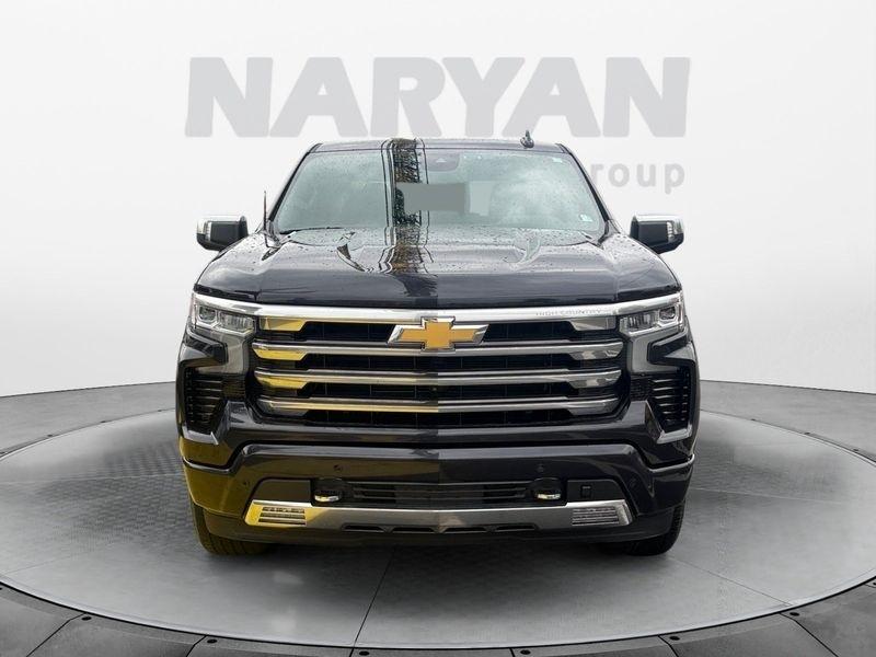 Chevrolet Silverado photo 3