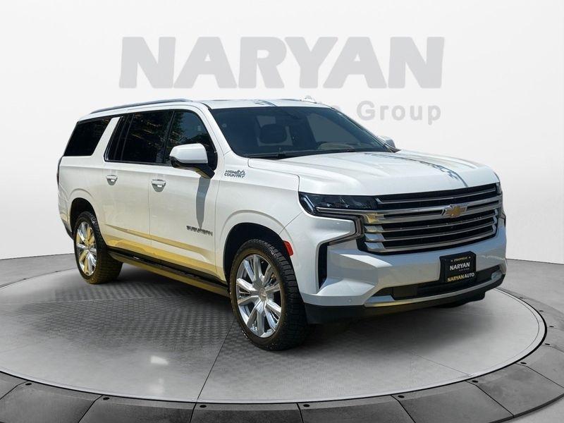 Chevrolet Suburban photo 2