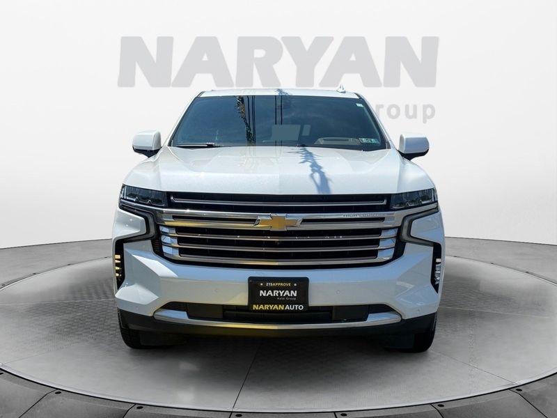 Chevrolet Suburban photo 3
