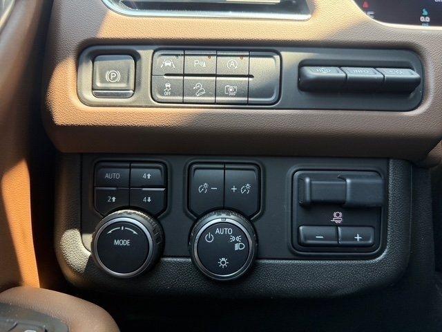 Chevrolet Suburban photo 12