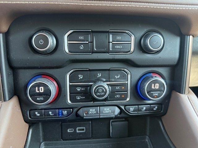 Chevrolet Suburban photo 21