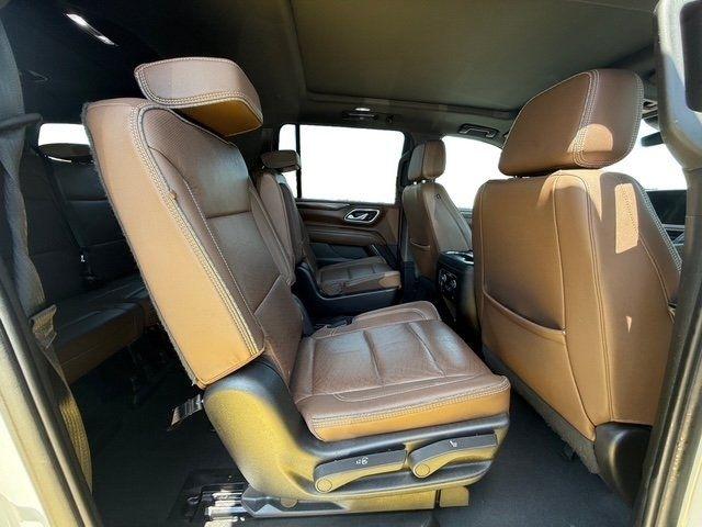 Chevrolet Suburban photo 23