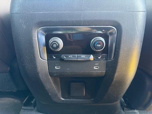 Chevrolet Suburban photo 24