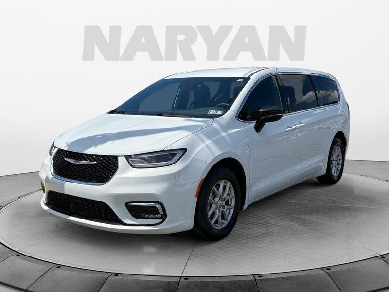 Chrysler Pacifica photo 4