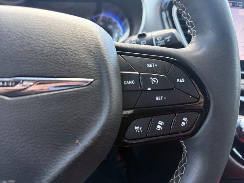 Chrysler Pacifica photo 15