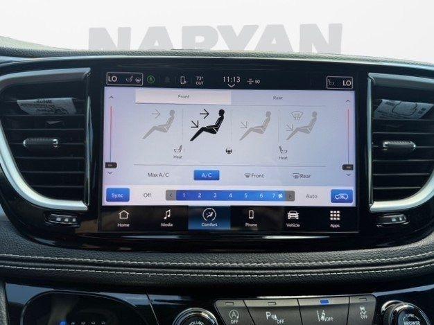 Chrysler Pacifica photo 16