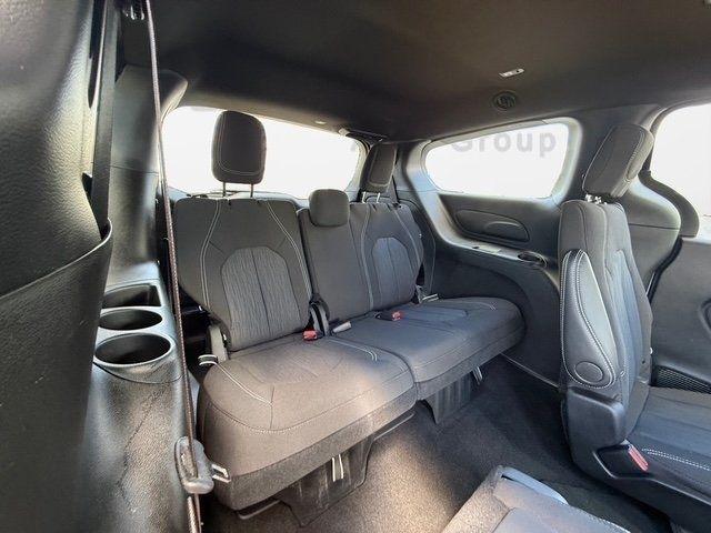 Chrysler Pacifica photo 24