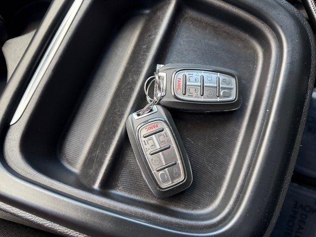 Chrysler Pacifica photo 25