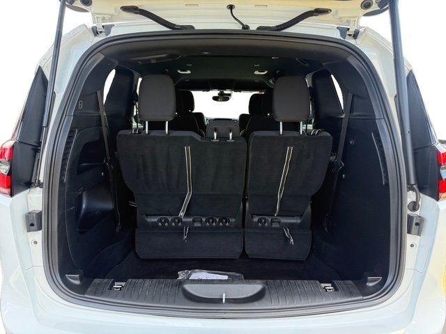 Chrysler Pacifica photo 26