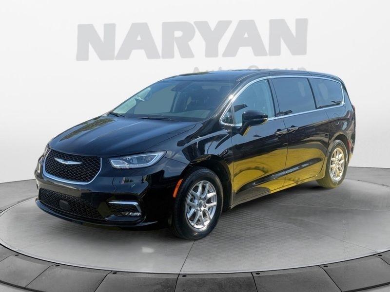 Chrysler Pacifica photo 4