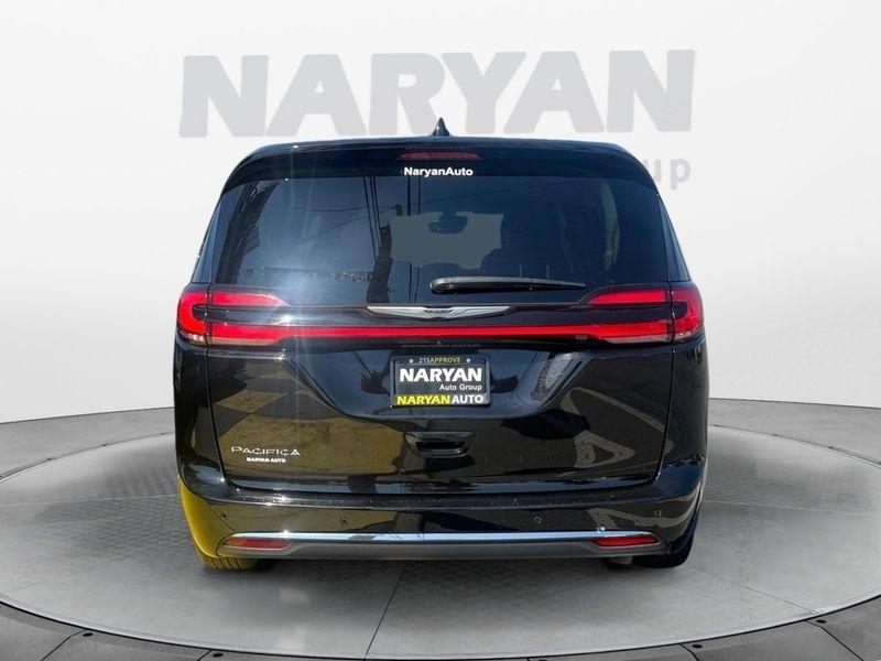 Chrysler Pacifica photo 6