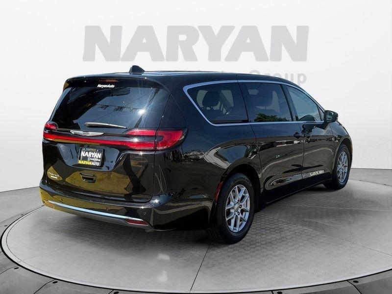 Chrysler Pacifica photo 7