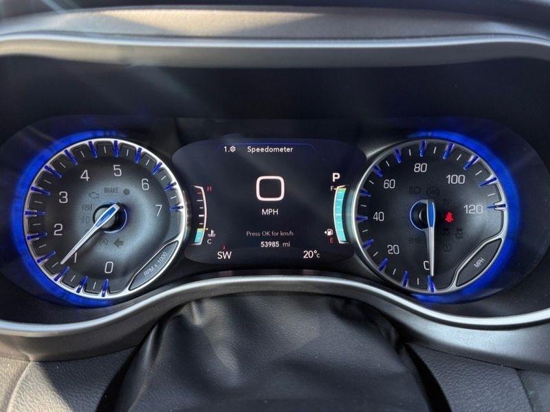 Chrysler Pacifica photo 13