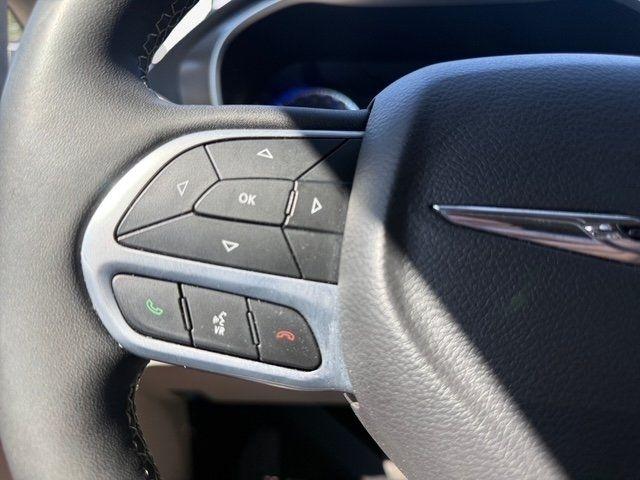 Chrysler Pacifica photo 14