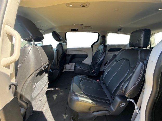 Chrysler Pacifica photo 18