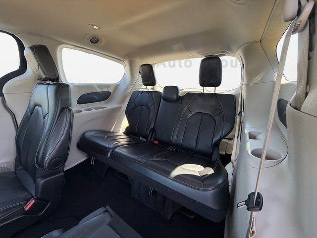 Chrysler Pacifica photo 20